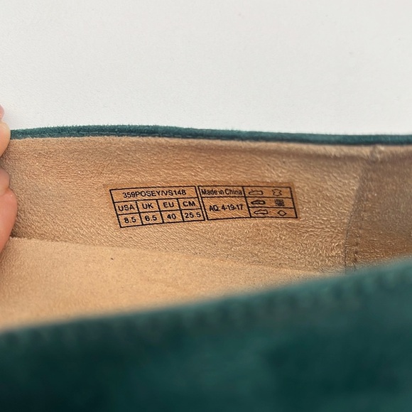 Vionic Posey Green Suede Perforated Pointed Toe Flats Women Size 8.5 - Picture 6 of 6